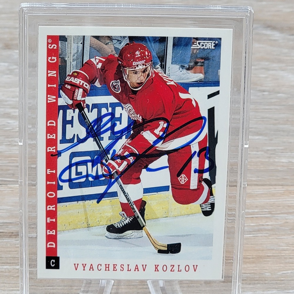 Vyacheslav Kozlov Autographed 1993 Score Detroit Red Wings Hockey Card